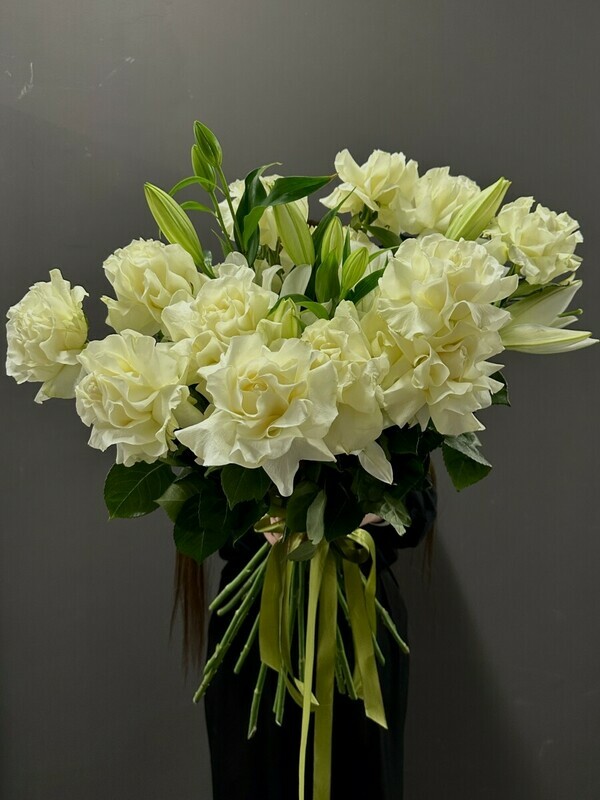 Букет с лилиями и французской розой "Лунный свет", букет с лилиями и французской розой "лунный свет"