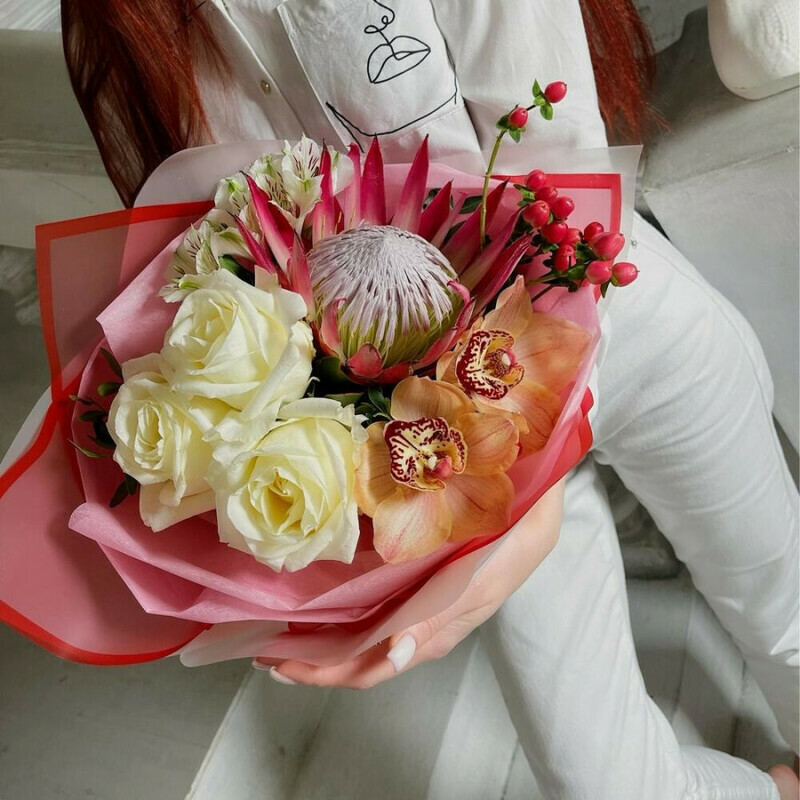 Avtorskij buket "Korolevskij bal", standart