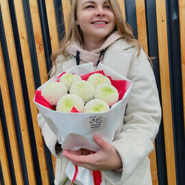 Monobuket iz sharikov hrizantemi "Raffaello"