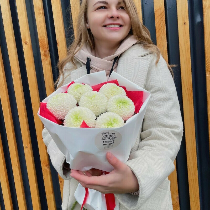 Monobuket iz sharikov hrizantemi "Raffaello", standart