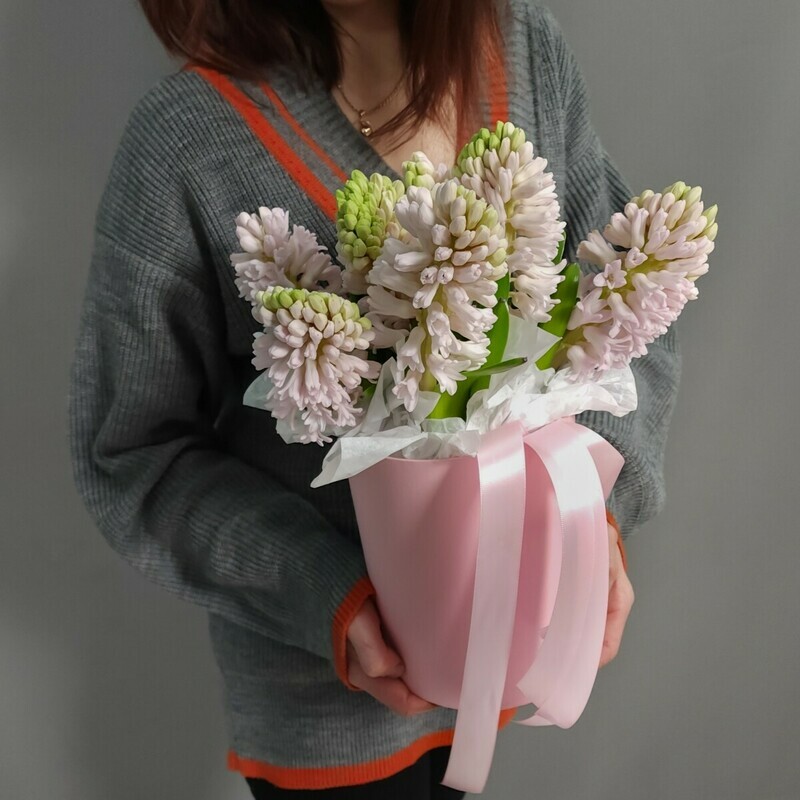 9 ароматных розовых гиацинтов в коробке, стандартный