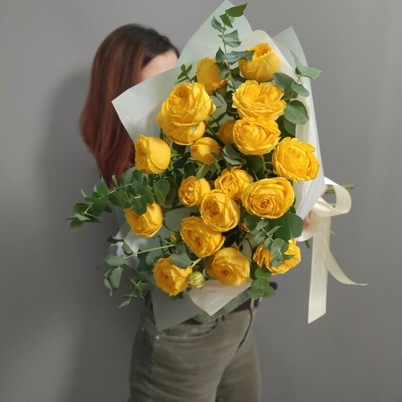 Pionovidnie rozi Luna Trendsetter s evkaliptom, pionovidnie rozi luna trendsetter s evkaliptom