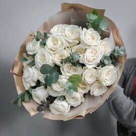 25 incomparable cream roses of Playa Blanca