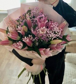 Лилии с гипсофилой