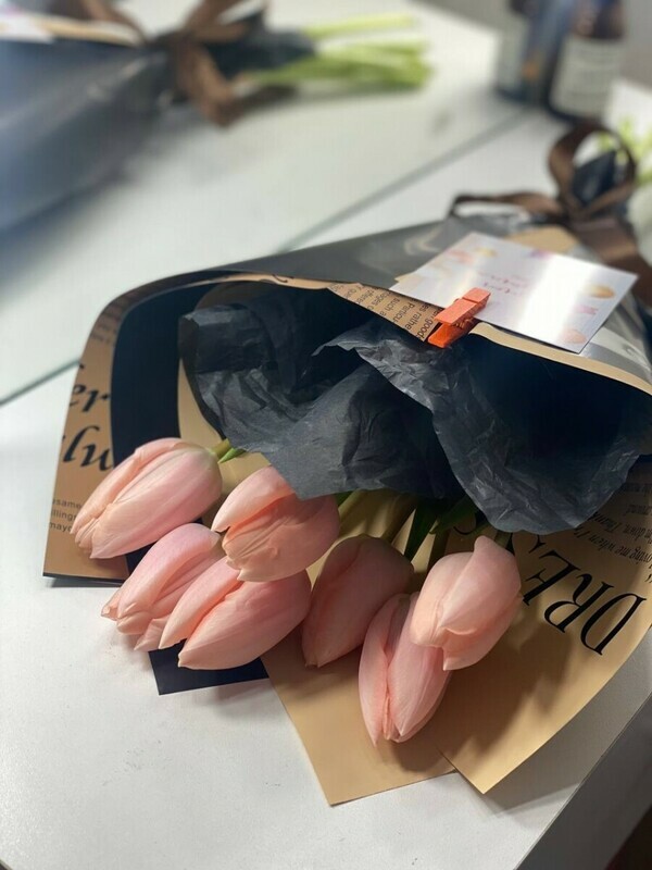 Букет с тюльпанами Тай бутс, тюльпаны тай бутс