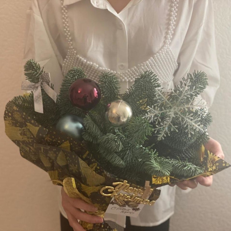Зимний букет из живой ели с декором, стандартный