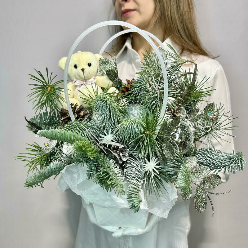 «Снежный друг» композиция из Нобилиса,кедра,шишек и декора, «снежный друг» композиция из нобилиса,кедра,шишек и декора