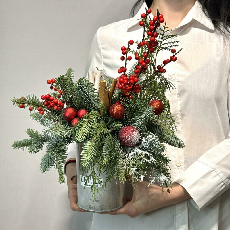 «Alaya skazka» kompozitciya s el_yu Nobilis , ileksom i elochnimi sharami na Novij god, «alaya skazka» kompozitciya s el_yu nobilis , ileksom i elochnimi sharami na novij god