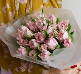Букет из розовых пионовидных тюльпанов