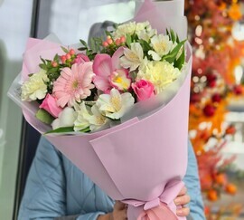 Букет с нежной орхидеей