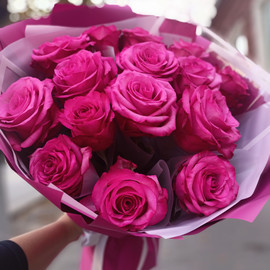 Букет из пятнадцати малиновых роз