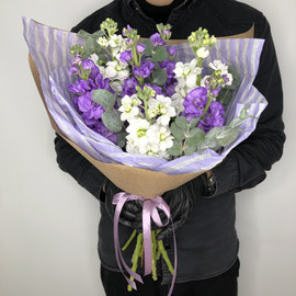 Букет из ароматной маттиолы