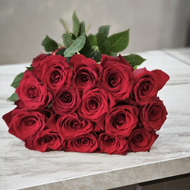 Букет 15 красных роз премиум