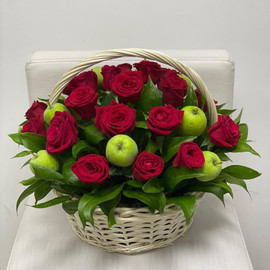 Роза с яблоками