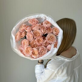 Пионовидные кустовые розы Джульетта