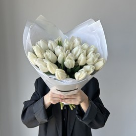 Букет белых тюльпанов