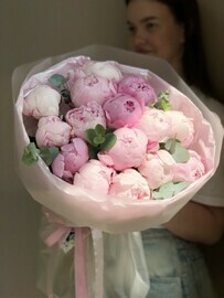 15 pink fragrant peonies