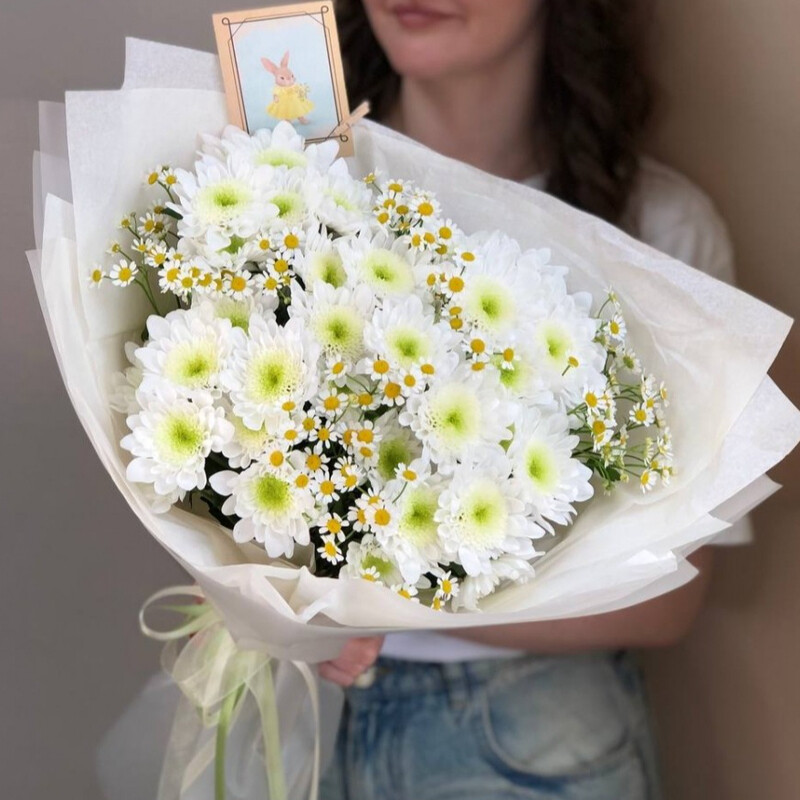 Букет полевых цветов - ромашки и пушистые хризантемы, букет полевых цветов - ромашки и пушистые хризантемы
