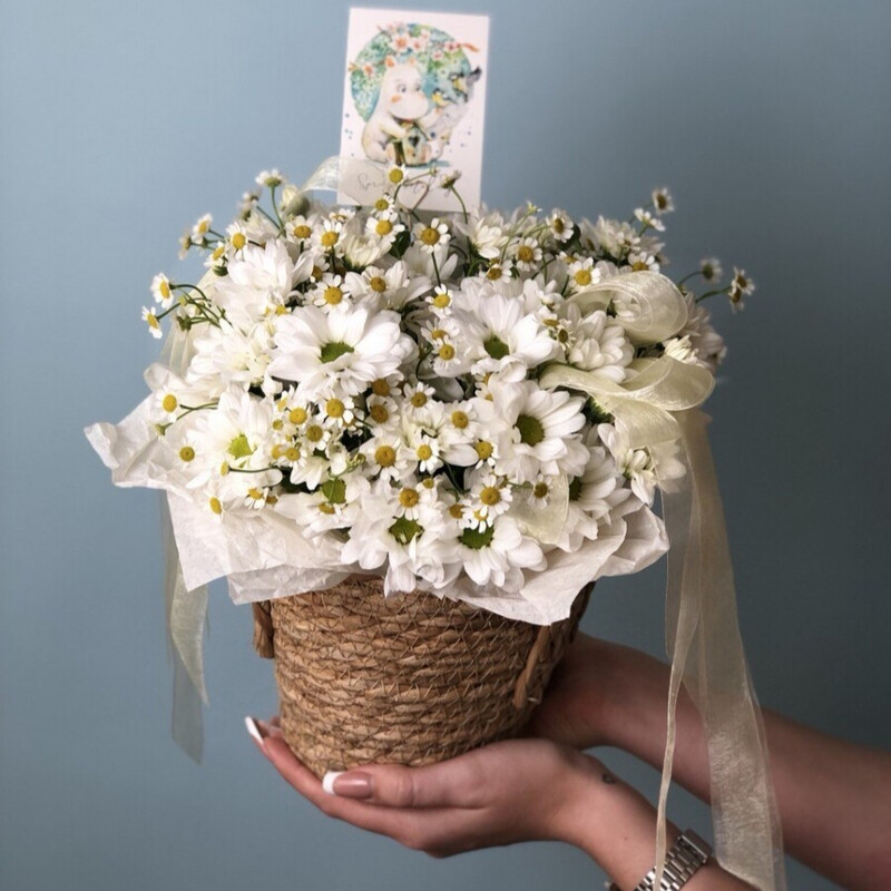 Ромашки в плетеной корзине, ромашки