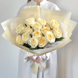 15 Пионовидных Белых Роз