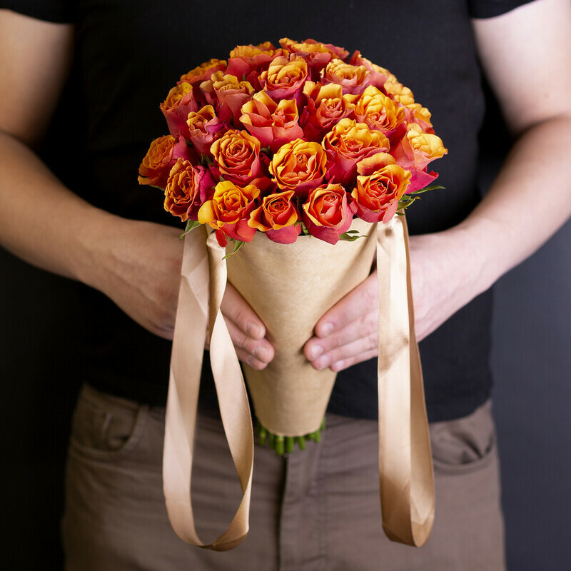 Оранжевые Розы в конусе, 25 роз