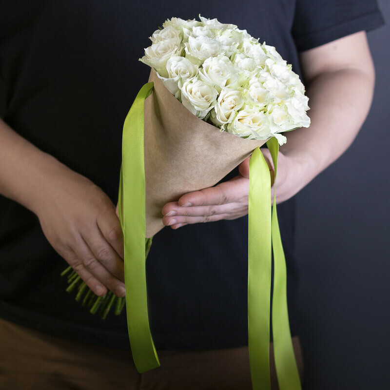 Нежные Белые Розы в конусе, 25 роз