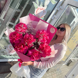 малиновые кружевные розы