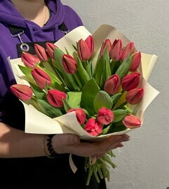 Букет из красных тюльпанов