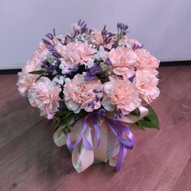 Цветочная композиция "Гвоздичка"