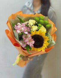 Букет с подсолнухом 
