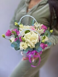 Sumochka s rozami i eustomoj