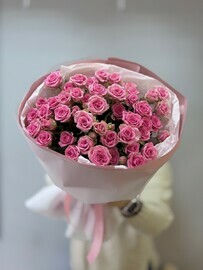 Mono buket kustovih rozovih roz