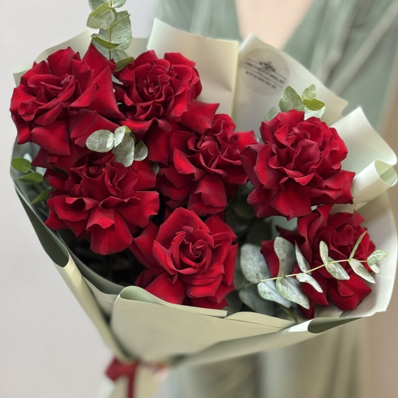 Buket iz krasnih frantcuzskih roz, standart