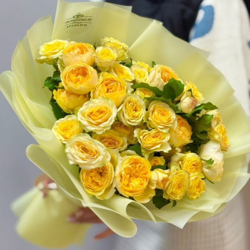 Букет желтых кустовых роз , стандартный