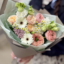 Buket s pionovidnimi rozami