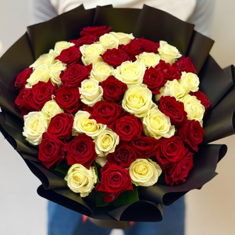 51 роза в черном , стандартный