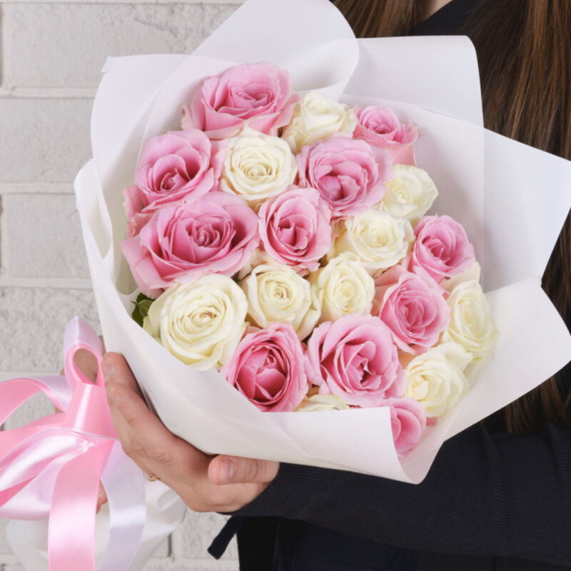 Букет из бело-розовых роз, стандартный
