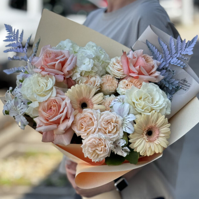 Buket s frantcuzskimi rozami, standart