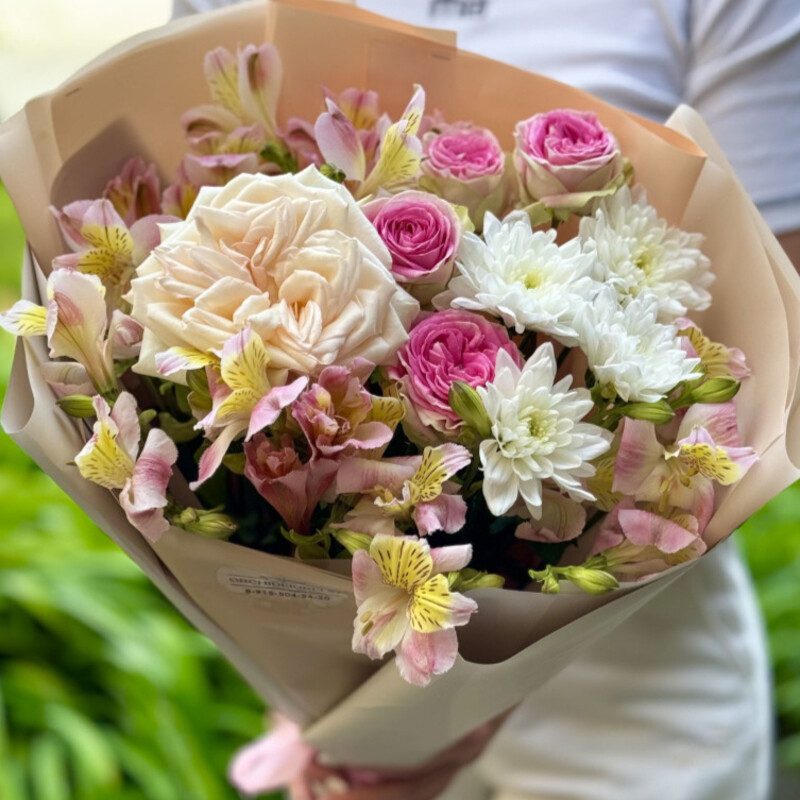 Buket s pionovidnimi rozami, standart