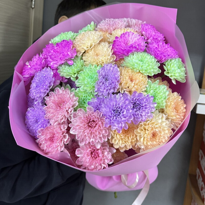 Шикарный букет из разноцветных хризантем, стандартный