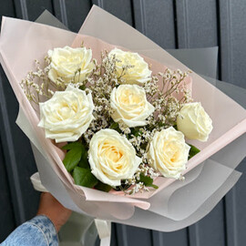 Buket iz belih roz