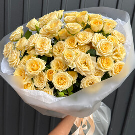 Букет из 11 кустовых роз