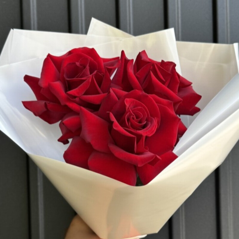 Buket iz 3-h frantcuzskih roz, reduced