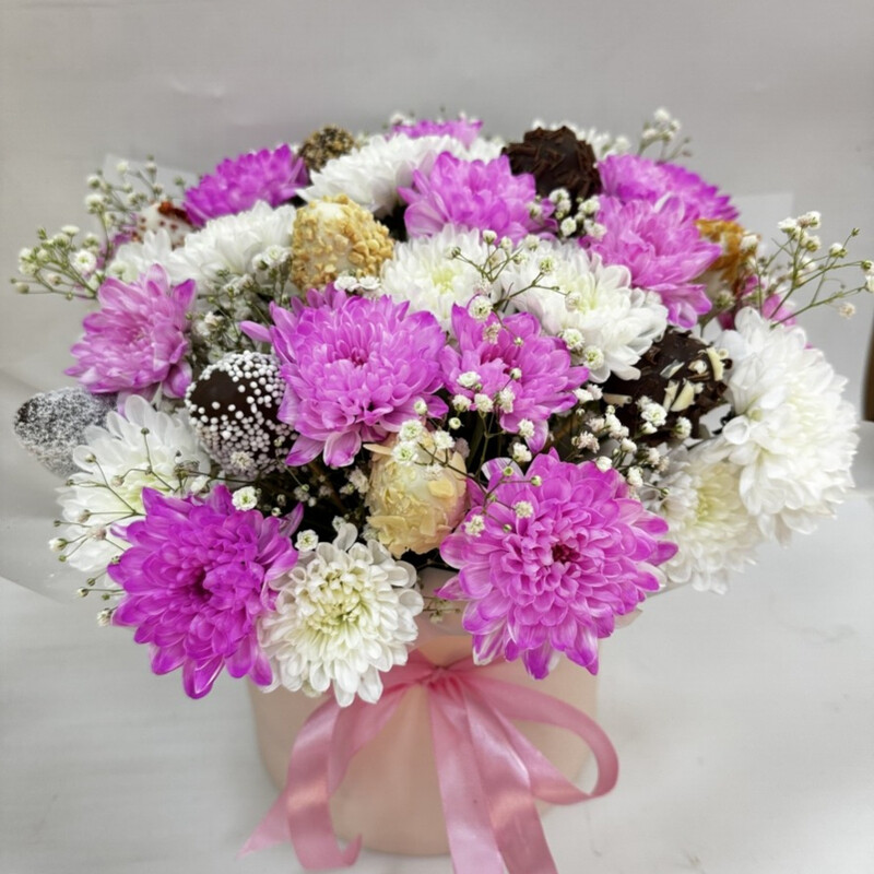 Клубничный десерт с цветами, стандартный