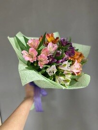 Букет из 7 альстромерий