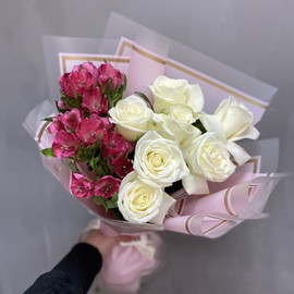 Роза и альстромерия