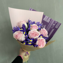 Розы и ирисы