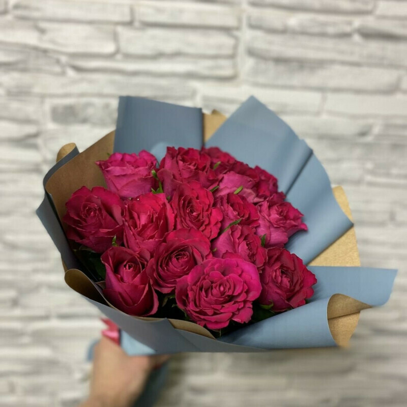 Dama s buketom, standart