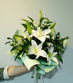 Белоснежные лилии