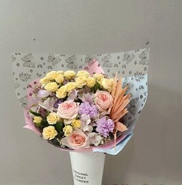 Розы и лунная гвоздика 